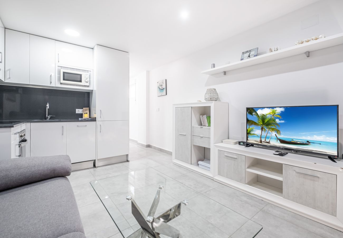 Апартаменты на Бенидорм / Benidorm -  Piscis 10-8 Apartment Levante Beach